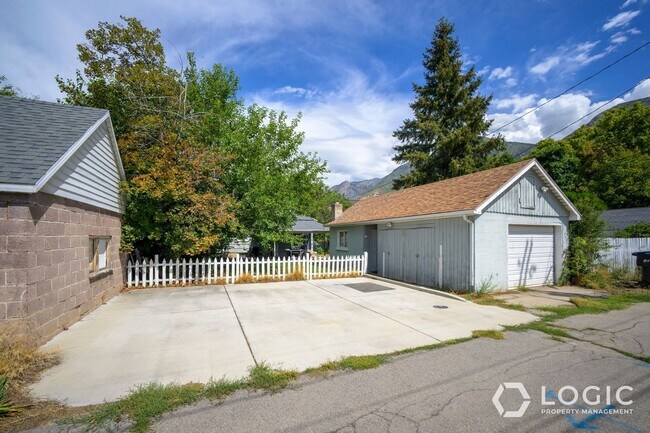 Building Photo - 822 E 50 S