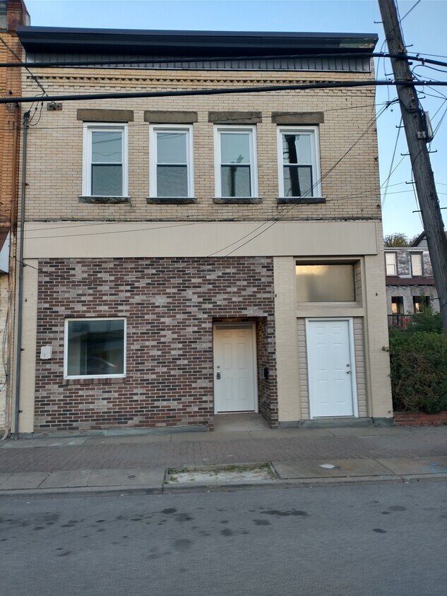 Building Photo - 725 Monongahela Ave