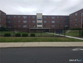 Building Photo - 70 Grove Hill