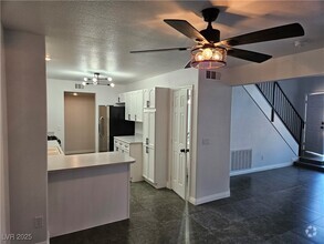 Building Photo - 9679 Idle Spurs Dr
