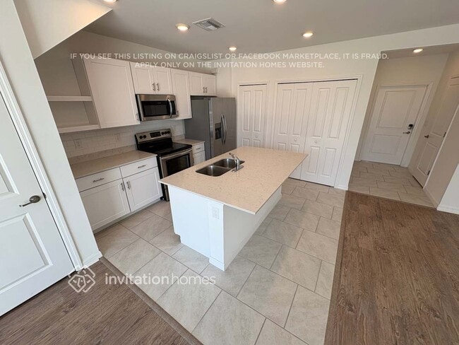 Building Photo - 2065 E Landings Wy