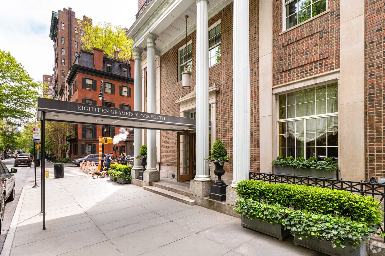 Building Photo - 18 Gramercy Park S