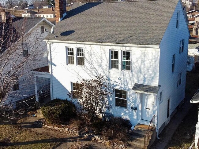 Foto del edificio - 302 Everett Ave