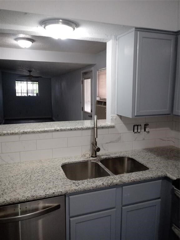 Foto del edificio - 3411 S Briar Knoll Dr