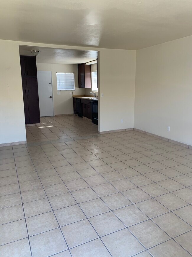 Entry - 324 Roberts Ln