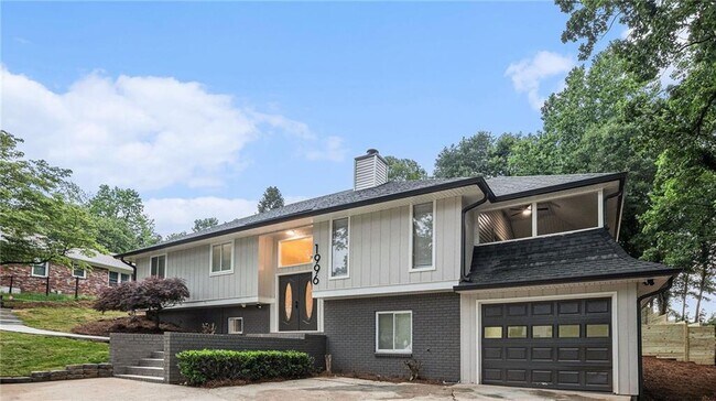 Building Photo - 1996 Briarwood Dr