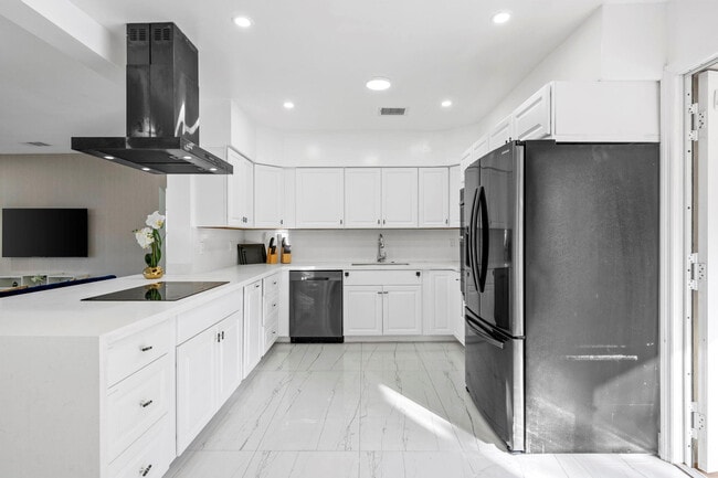 Building Photo - 1260 SW 32nd St