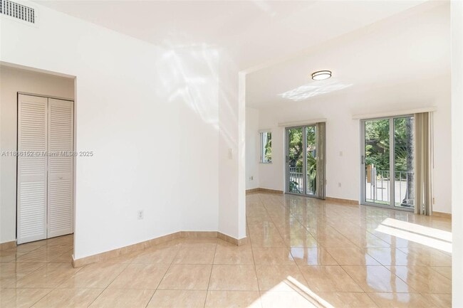 Building Photo - 694 NE 76th St