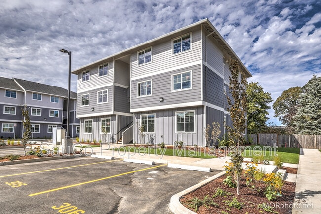 Building Photo - 2560 Hawthorne St