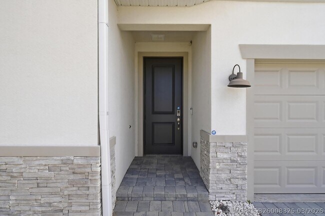 Foto del edificio - 8558 Dahlia Cir