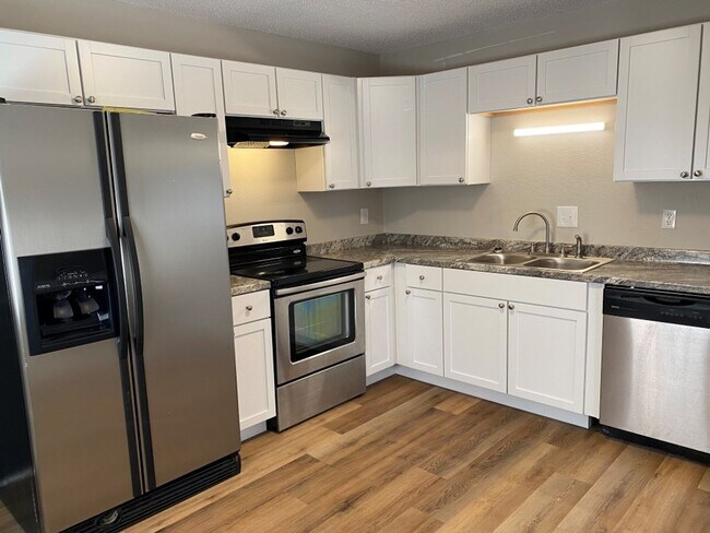 Foto del edificio - Convenient westside location!