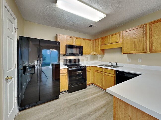 Foto del edificio - 8121 Wesley Farm Dr