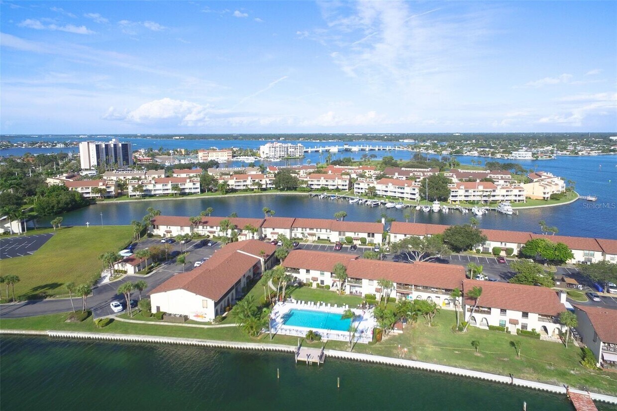 505 Plaza Seville Ct Unit 9, Treasure Island, FL 33706 Condo for