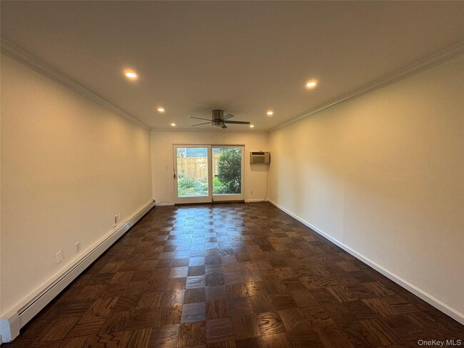 Building Photo - 9 Harbour Ln
