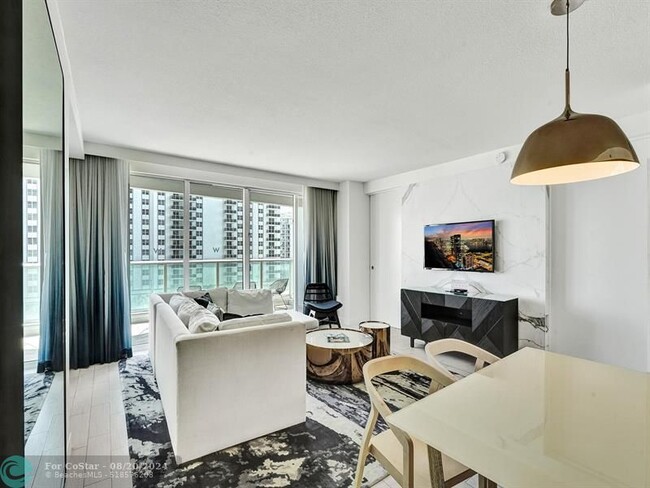 Building Photo - 3101 Bayshore Dr