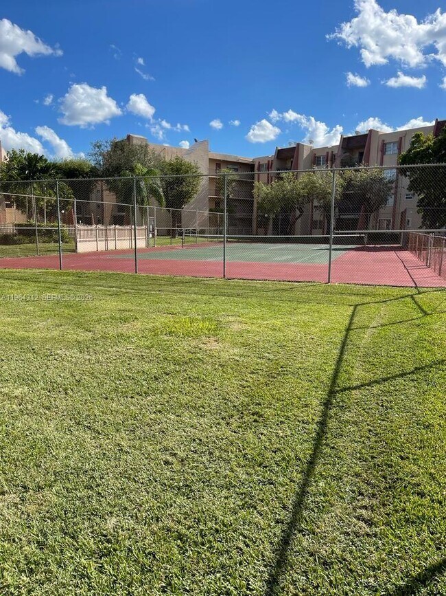 Foto del edificio - 13701 Kendale Lakes Cir