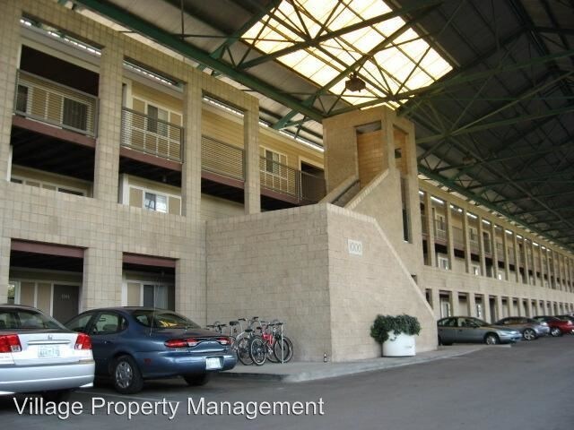 Foto principal - 964 1st Ave N