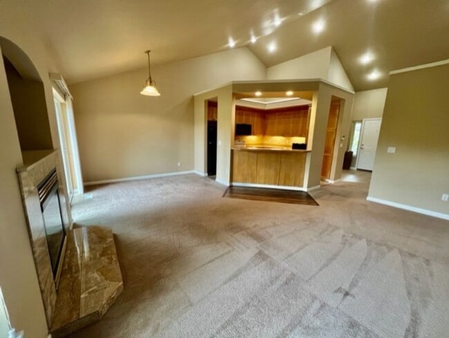 Building Photo - Kent Duplex