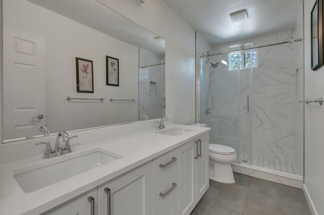 Building Photo - Updated Renton Retreat with Bonus Room, Fe...