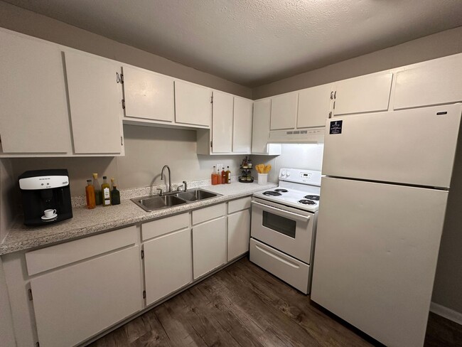 Foto del edificio - Stockton Apartments- Sharp Lane Community ...