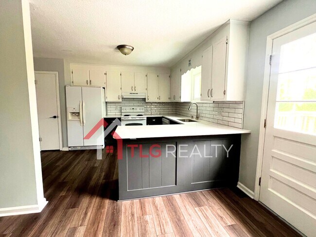 Foto del edificio - 609 Catawba Cir N