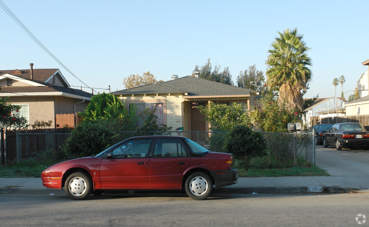 Building Photo - 207 S Sunset Ave