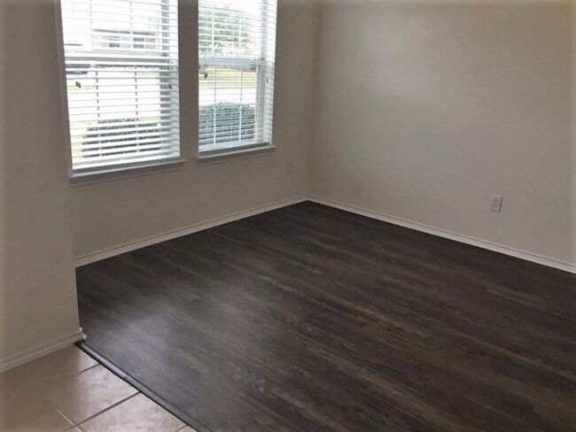 Foto del edificio - 6110 Promenade Ln