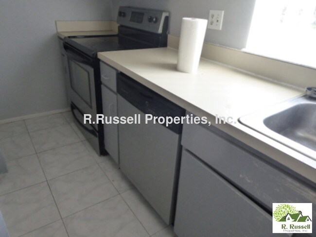 Building Photo - 566 Orange Dr