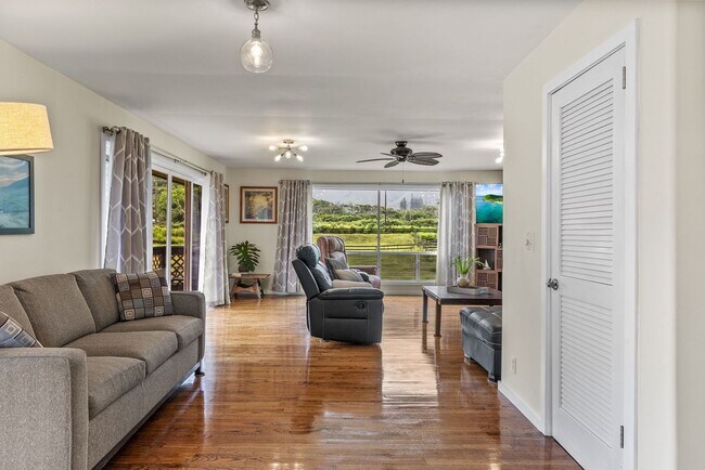 Building Photo - Perfect Location on 5 Acres, Walk to Beach, Open Concept w/ Breeze & Views