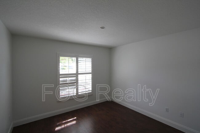Building Photo - 130 Cedarpark Ln