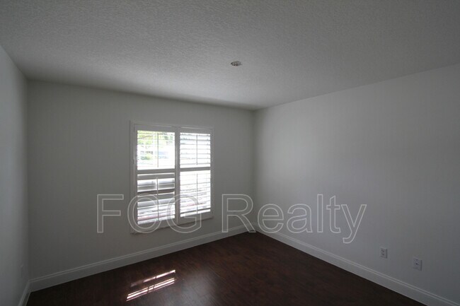 Foto del edificio - 130 Cedarpark Ln