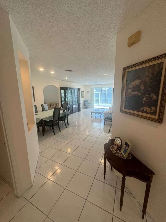 Foto del edificio - 7874 Laina Ln