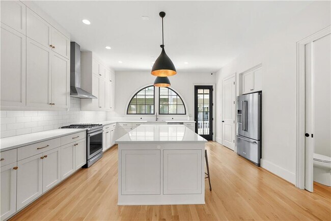 Foto del edificio - 683 Fraser St SE