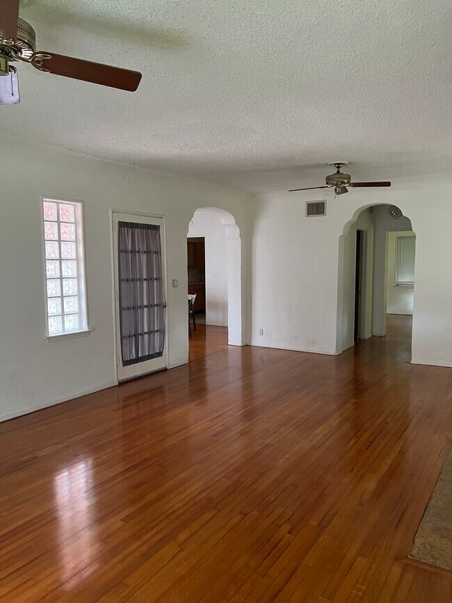 Building Photo - 111 Salamanca Ave