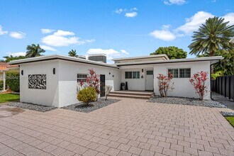Building Photo - 9517 Bay Dr