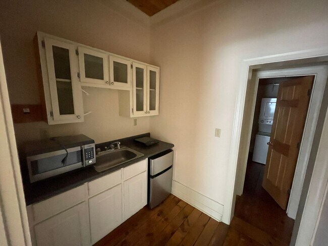 Building Photo - Efficiency 1BR/1.5BA FOR RENT