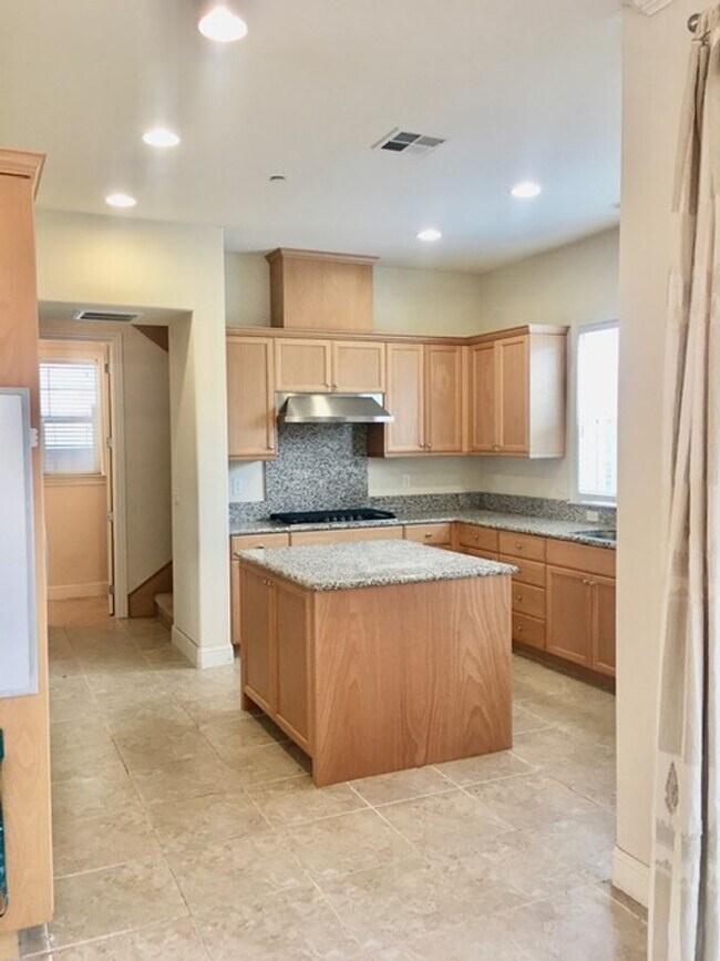 Building Photo - Terrific 4 bed 3.5 Home in Wonderful San Ramon! Great Schools, Shopping, Restaurants!