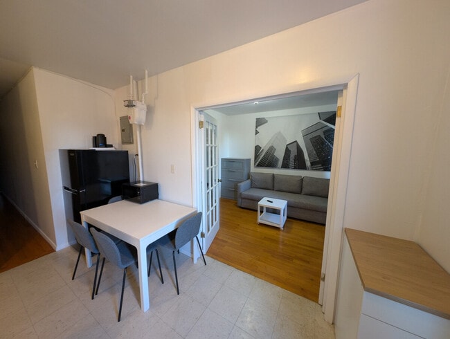 Foto del edificio - 224 E 95th St