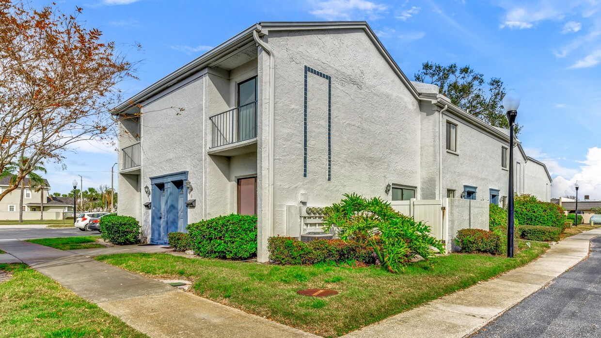 Foto principal - Charming 1BR/1.5BA Condo/Townhome in Bardm...