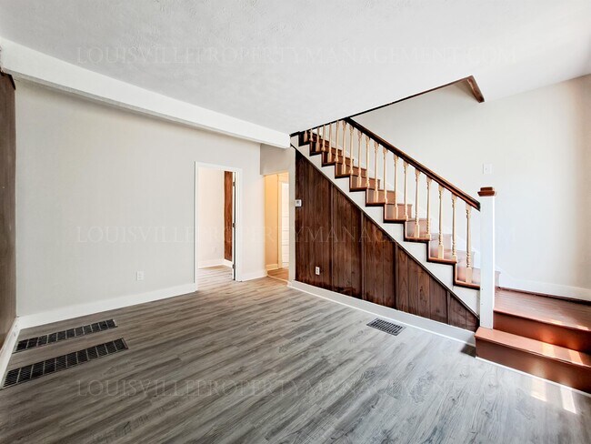 Building Photo - 827 S 38th St