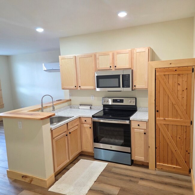 Foto del edificio - 121 E Main St