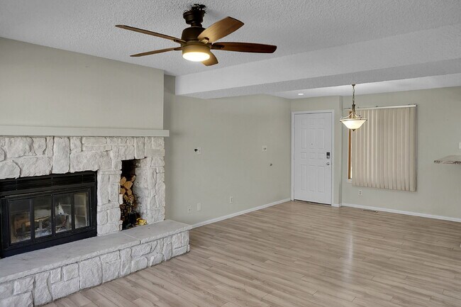 Foto del edificio - $1,345.95 - HALF OFF First Month's Rent - 2 Bedrooms, 2 Bathrooms, Apartment in Colorado Springs ...