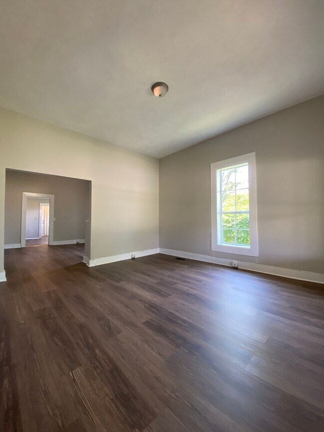 Foto del edificio - 2908 Taylor St. - Spacious 4 bedroom/1 bat...