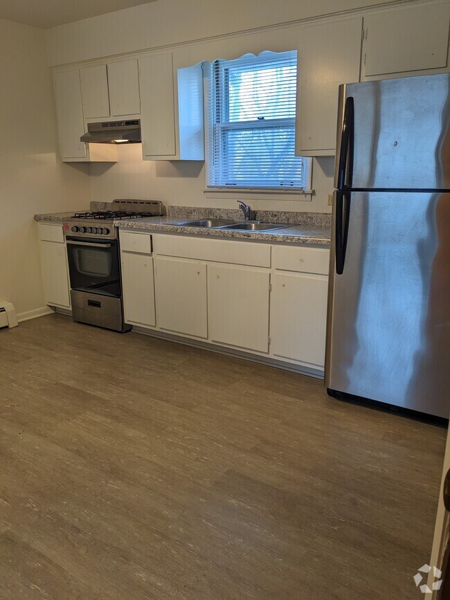 Black Road Acres West Student Apartments for Rent Joliet, IL 1