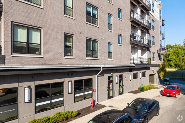 Building Photo - The Line