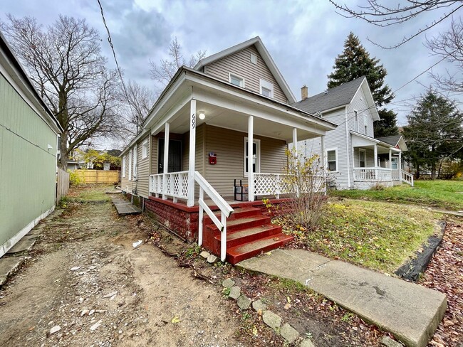 Foto del edificio - Three Bedroom Home in Southeast Grand Rapids