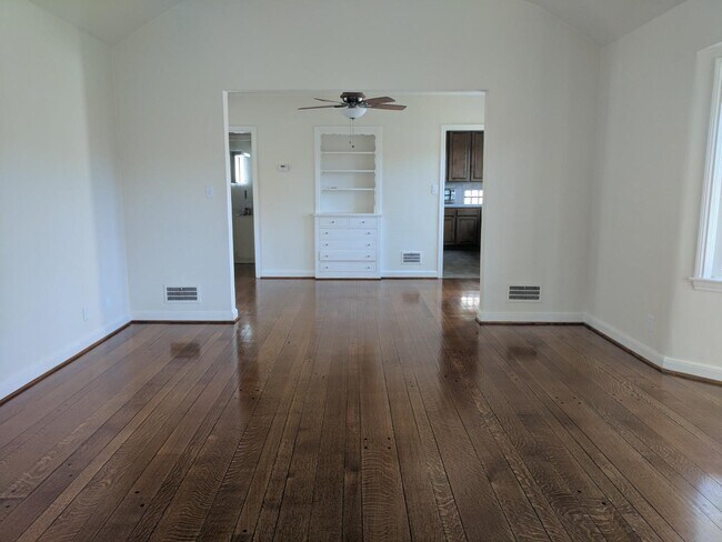 Foto del edificio - 345 Lexington Way