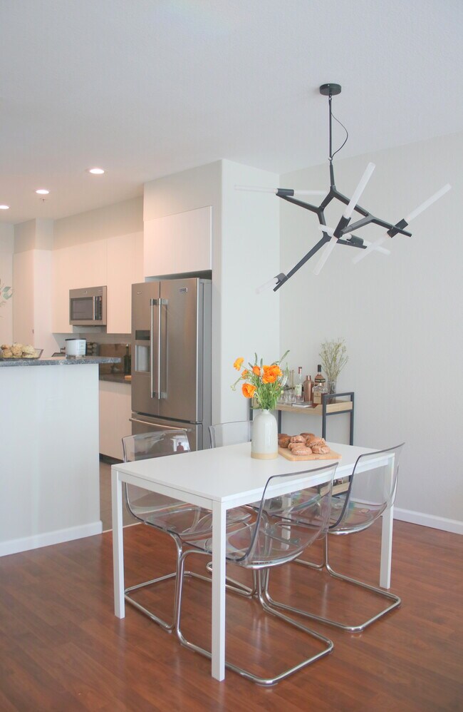 Dining and kitchen (furniture not included) - 435 W Rio Salado Pky