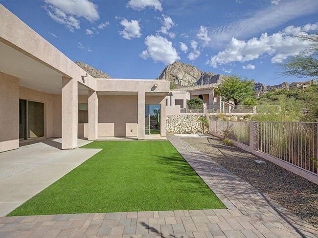 Building Photo - 10053 N Alder Spring Dr