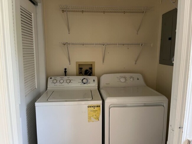 Foto del edificio - 3 bedroom 2 bath house Rent  -----------Linwood  $2500